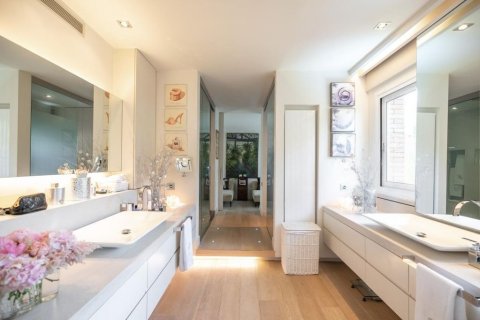 Купить квартиру в Барселона, Испания с 6 комнат, № 1536 - фото 13