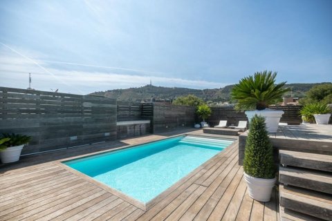 Купить квартиру в Барселона, Испания с 6 комнат, № 1536 - фото 3