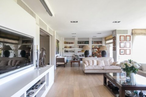 Купить квартиру в Барселона, Испания с 6 комнат, № 1536 - фото 7