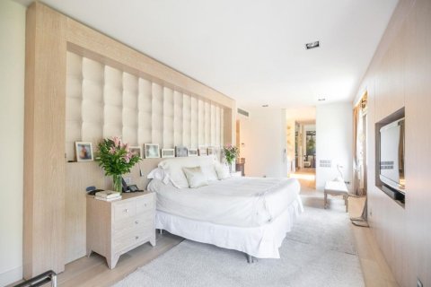 Купить квартиру в Барселона, Испания с 6 комнат, № 1536 - фото 10