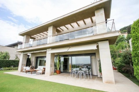 Дом с 5 спальнями в Барселоне, Каталония, Испания № 1538