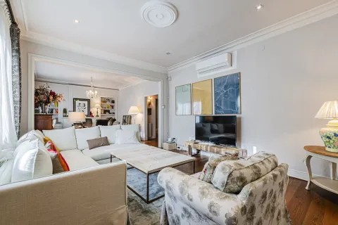 Купить квартиру в Барселона, Испания с 5 комнат, № 1638 - фото 2