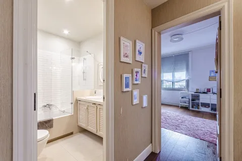 Купить квартиру в Барселона, Испания с 5 комнат, № 1638 - фото 19