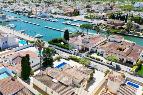 5 bedrooms house for sale in Empuriabrava, Girona, Catalonia, Spain № 5907 - photo 4