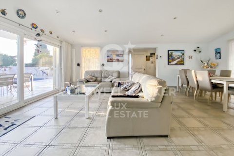 5 bedrooms house for sale in Empuriabrava, Girona, Catalonia, Spain № 5907 - photo 11