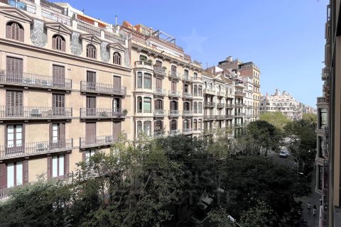 3 bedrooms apartment for sale in Barcelona, Catalonia, Spain № 5905