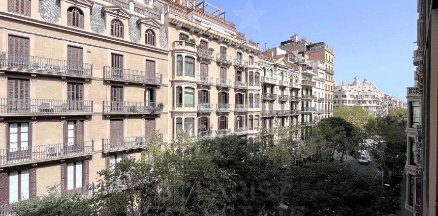 3 bedrooms apartment for sale in Barcelona, Catalonia, Spain № 5905