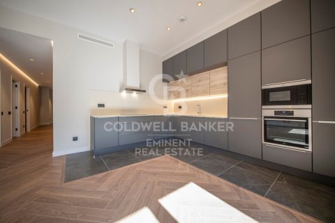 4 bedrooms apartment for sale in Barcelona, Catalonia, Spain № 5425 - photo 4