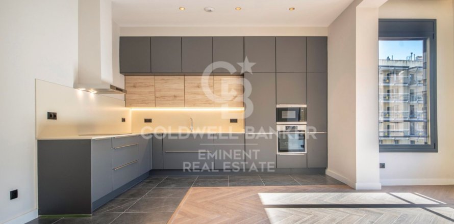 4 bedrooms apartment for sale in Barcelona, Catalonia, Spain № 5425