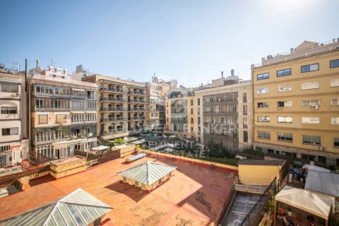 4 bedrooms apartment for sale in Barcelona, Catalonia, Spain № 5425 - photo 9