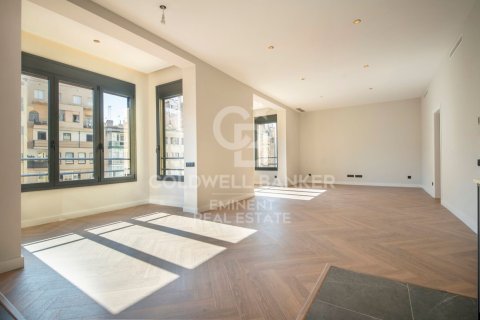 4 bedrooms apartment for sale in Barcelona, Catalonia, Spain № 5425 - photo 8