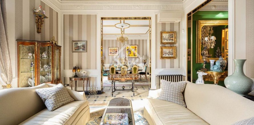 Квартира с 4 спальнями в Барселоне, Каталония, Испания № 2724