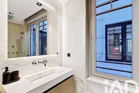 Купить квартиру в Барселона, Испания с 1 спальня, 105м², № 7387 - фото 17