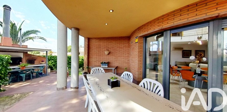 6 bedrooms house for sale in Roda de Berà, Tarragona, Catalonia, Spain № 7389