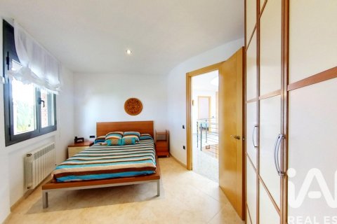 6 bedrooms house for sale in Roda de Berà, Tarragona, Catalonia, Spain № 7389 - photo 7