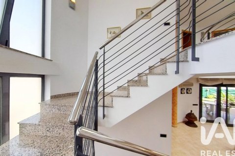 6 bedrooms house for sale in Roda de Berà, Tarragona, Catalonia, Spain № 7389 - photo 12