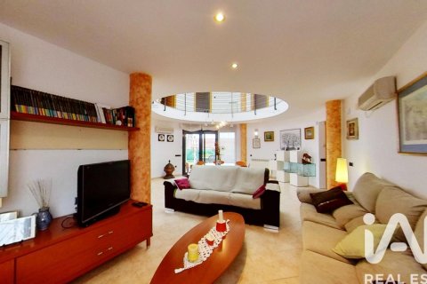 6 bedrooms house for sale in Roda de Berà, Tarragona, Catalonia, Spain № 7389 - photo 20