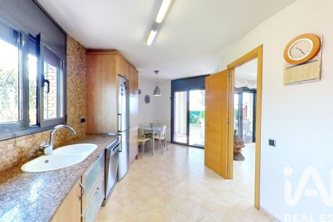 6 bedrooms house for sale in Roda de Berà, Tarragona, Catalonia, Spain № 7389 - photo 15