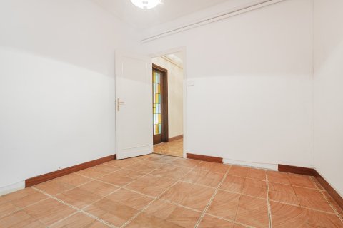 Apartamento de 4 dormitorios en venta en Barcelona, Cataluña, Spain № 1782 - foto 22