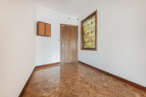 Apartamento de 4 dormitorios en venta en Barcelona, Cataluña, Spain № 1782 - foto 13