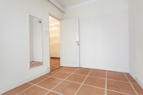 Apartamento de 4 dormitorios en venta en Barcelona, Cataluña, Spain № 1782 - foto 25