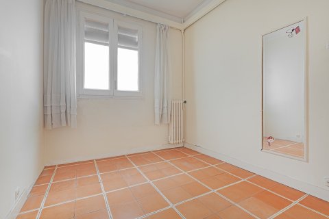 Apartamento de 4 dormitorios en venta en Barcelona, Cataluña, Spain № 1782 - foto 26