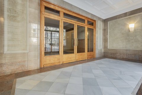 Apartamento de 4 dormitorios en venta en Barcelona, Cataluña, Spain № 1782 - foto 6