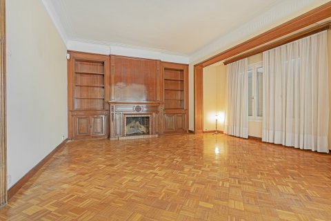 Apartamento de 4 dormitorios en venta en Barcelona, Cataluña, Spain № 1782 - foto 10