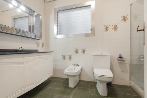 Apartamento de 4 dormitorios en venta en Barcelona, Cataluña, Spain № 1782 - foto 28
