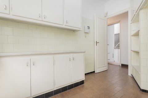 Apartamento de 4 dormitorios en venta en Barcelona, Cataluña, Spain № 1782 - foto 20