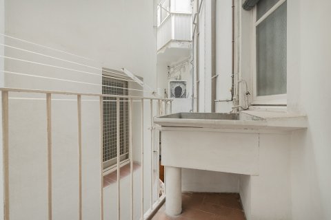 Apartamento de 4 dormitorios en venta en Barcelona, Cataluña, Spain № 1782 - foto 16