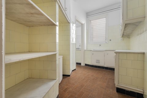 Apartamento de 4 dormitorios en venta en Barcelona, Cataluña, Spain № 1782 - foto 21