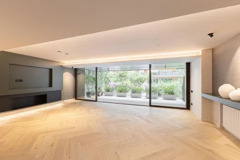 Квартира с 4 спальнями в Барселоне, Каталония, Испания № 1781