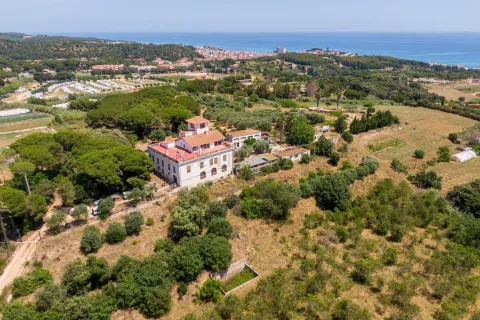 13 bedrooms house for sale in Arenys de Mar, Barcelona, Catalonia, Spain № 7646 - photo 5
