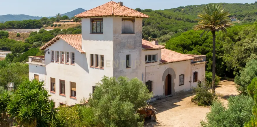 13 bedrooms house for sale in Arenys de Mar, Barcelona, Catalonia, Spain № 7646