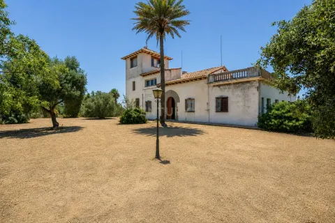 13 bedrooms house for sale in Arenys de Mar, Barcelona, Catalonia, Spain № 7646 - photo 8