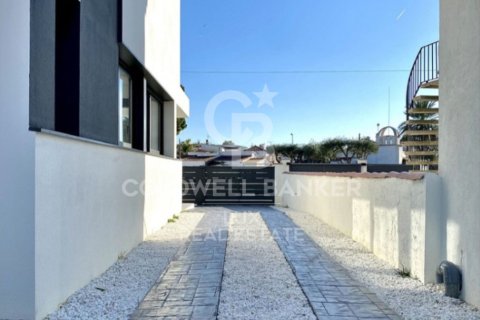 4 bedrooms house for sale in Empuriabrava, Girona, Catalonia, Spain № 5969 - photo 10