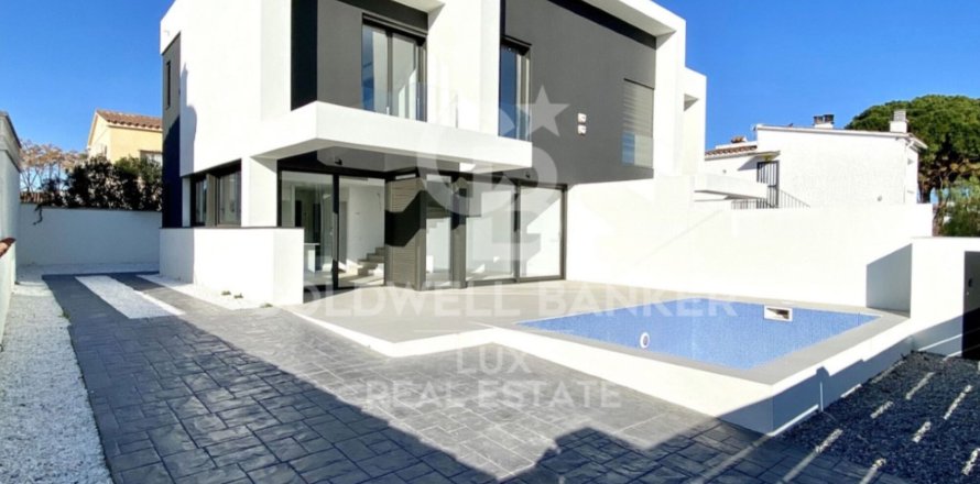 4 bedrooms house for sale in Empuriabrava, Girona, Catalonia, Spain № 5969