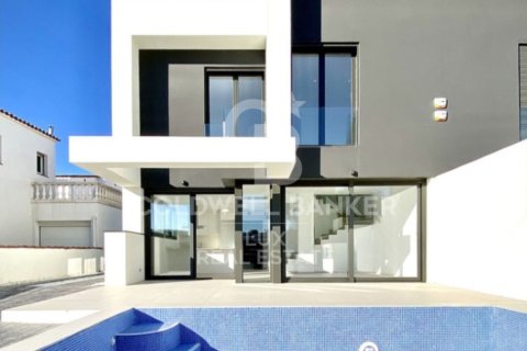 4 bedrooms house for sale in Empuriabrava, Girona, Catalonia, Spain № 5969 - photo 2