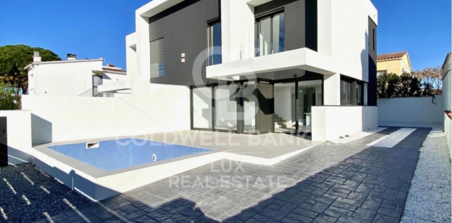 Дом с 4 спальнями в Эмпуриабраве, Герона, Каталония, Испания № 5966