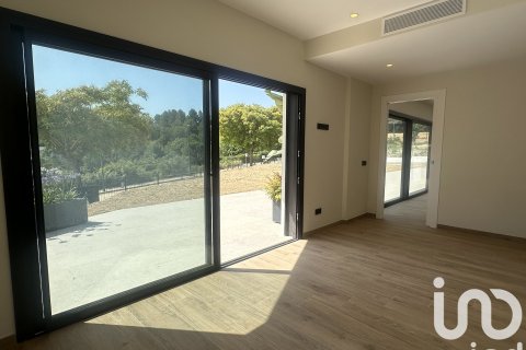 4 bedrooms house for sale in Sant Esteve Sesrovires, Barcelona, Catalonia, Spain № 4846 - photo 11