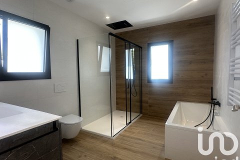 4 bedrooms house for sale in Sant Esteve Sesrovires, Barcelona, Catalonia, Spain № 4846 - photo 12