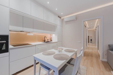 3 bedrooms apartment for sale in Barcelona, Catalonia, Spain № 6185 - photo 8