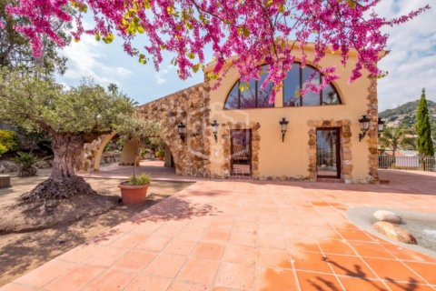 Купить виллу в Бланес, Испания с 4 спальни, 400м², № 919 - фото 3