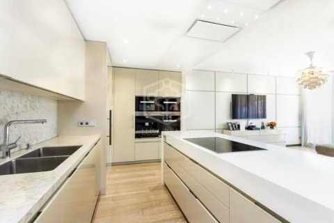 4 chambres apartment à vendre à Barcelona, Catalonia, Spain № 915 - photo 10