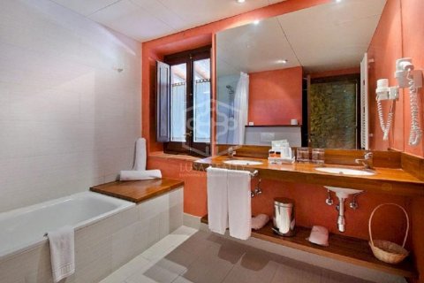 12 chambres commercial property à vendre à Barcelona, Catalonia, Spain № 918 - photo 17