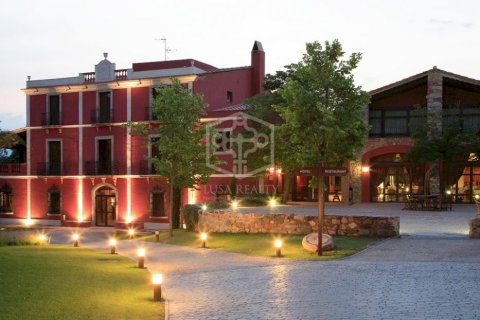 Коммерческая недвижимость с 12 спальнями в Барселоне, Каталония, Испания № 918