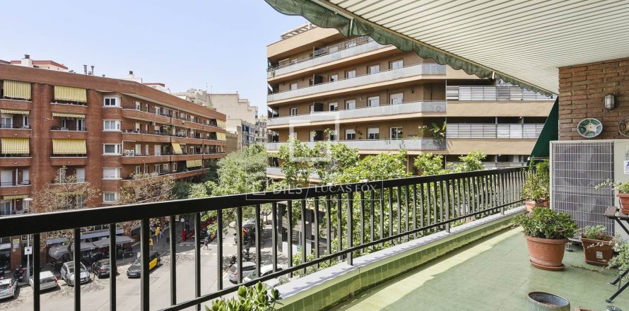 Apartamento de 3 dormitorios en venta en Barcelona, Cataluña, Spain № 7062