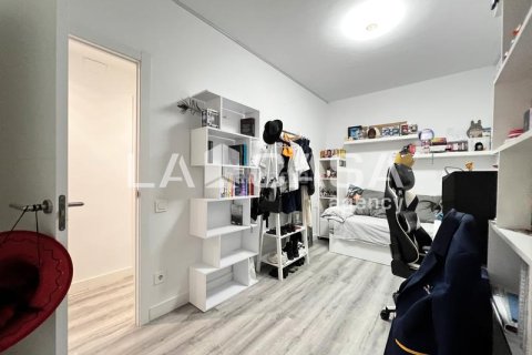 Квартира с 4 спальнями в Бадалоне, Барселона, Каталония, Испания № 2001