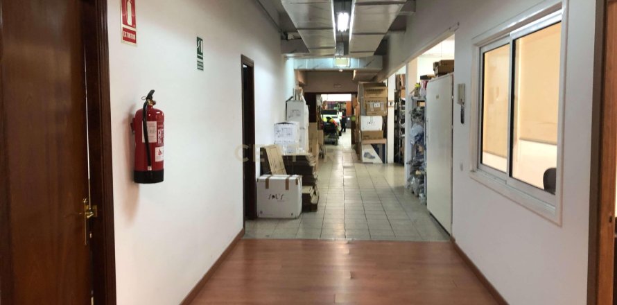Propiedad comercial de 9 dormitorios en venta en Barcelona, Cataluña, Spain № 6841